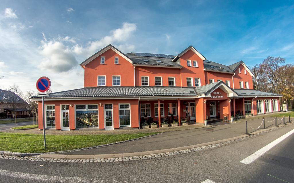 Wellness Hotel Hukvaldy Polopenze A Wellness V Cene Příbor Exterior foto